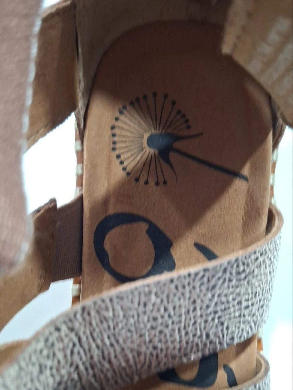 OTBT Brown Strappy Kids Sandals with Elastic Cross-Straps